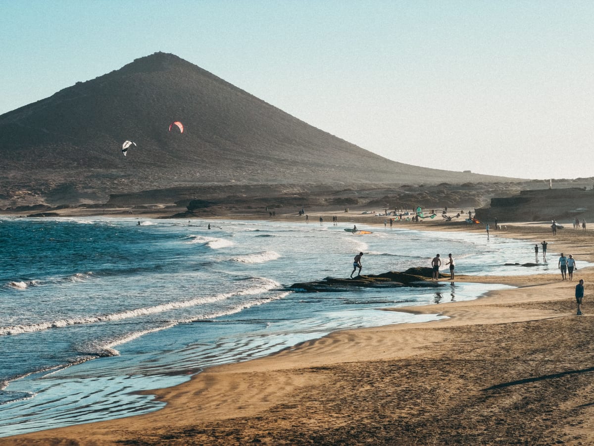 Montaña Roja above the windsurfing beach at El Médano